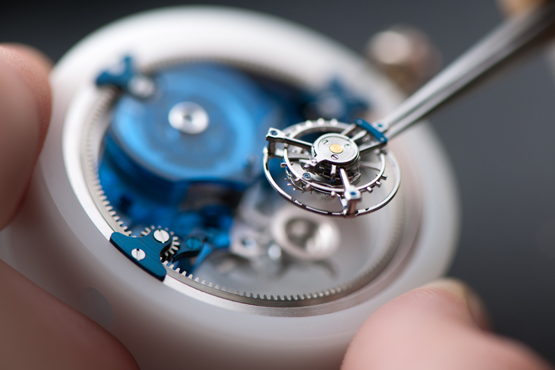 Процесс сборки механизма часов Ulysse Nardin