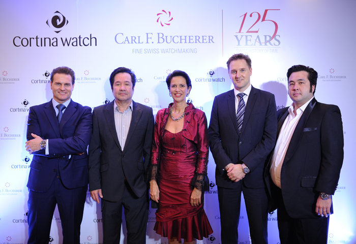 Слева направо: Саша Мёри, глава Carl F. Bucherer, Бадди Чатикаратана, представитель Cortina Watch Thailand, Кристина Шранер Бургенер, посол Швейцарии в Таиланде, Бенно Кюнг, директор по туризму, Bucherer, Крист Чатикаратана, исполнительный директор Cortina Watch Thailand