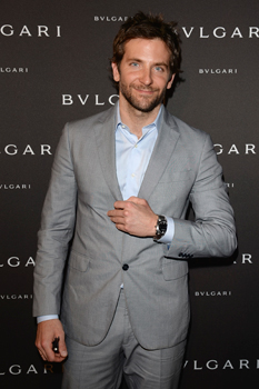 Брэдли Купер с часами от Bulgari