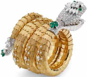 Часы-браслет Serpenti из желтого золота и платины с инкрустацией бриллиантами и изумрудами из коллекции Heritage марки Bulgari (ок. 1967 года)