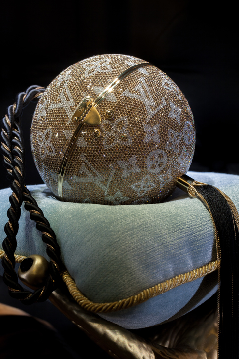 Витрина нового ювелирного бутика Louis Vuitton на Вандомской площади Витрина нового ювелирного бутика Louis Vuitton на Вандомской площади