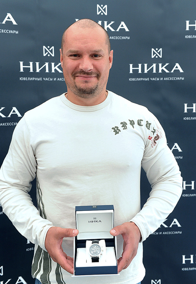 Главный приз – часы-хронограф НИКА из белого золота, инкрустированные бриллиантами, – достался Сергею Полякову Главный приз – часы-хронограф НИКА из белого золота, инкрустированные бриллиантами, – достался Сергею Полякову