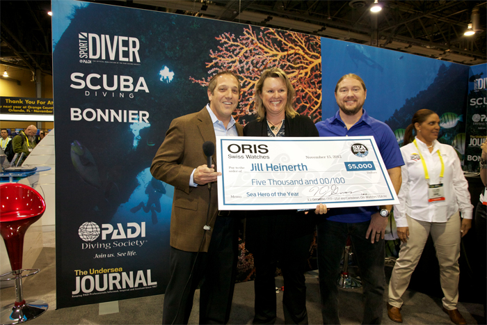 Джил Хайнерт, одна из пяти лауреатов премии Sea Heroes-2012, получила главный приз в размере $5000 от марки Oris