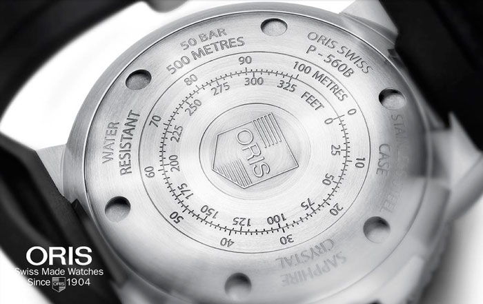 задняя сторона часов Oris Aquis Depth Gauge
