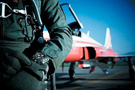 Часы Breitling Chronomat 44 GMT Patrouille Suisse 50th Anniversary