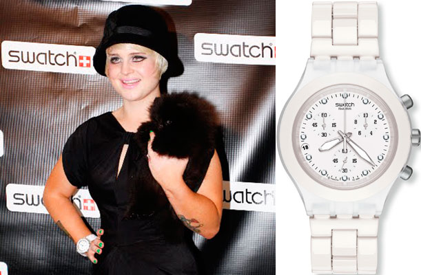 Келли Осборн в наручных часах Swatch Full Blooded