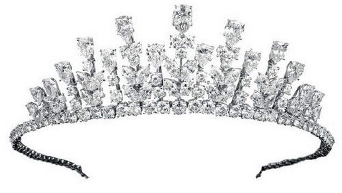 Знаменитая бриллиантовая тиара Van Cleef & Arpels для Грейс Келли. Кстати, помимо удачливой принцессы, многие другие звезды Голливуда — от чопорной Одри Хепберн до шикарной Шерон Стоун — отдали предпочтение этой марке.
