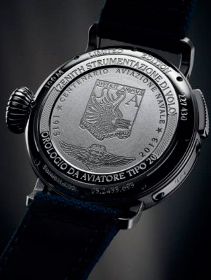 Задняя сторона часов Zenith Pilot Montre d’Aéronef Type 20 GMT Tribute to Aviazione Navale