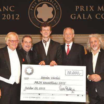 Премию Иштвану Вардаи вручил сам президент марки Montblanc International - Лутц Бетге