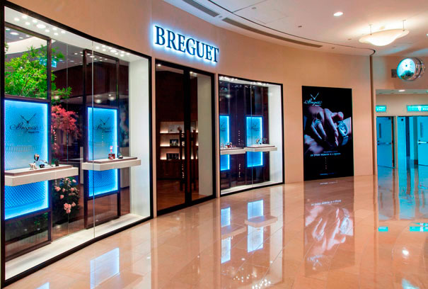«Flower of Love»: День матери в тайваньском бутике Breguet