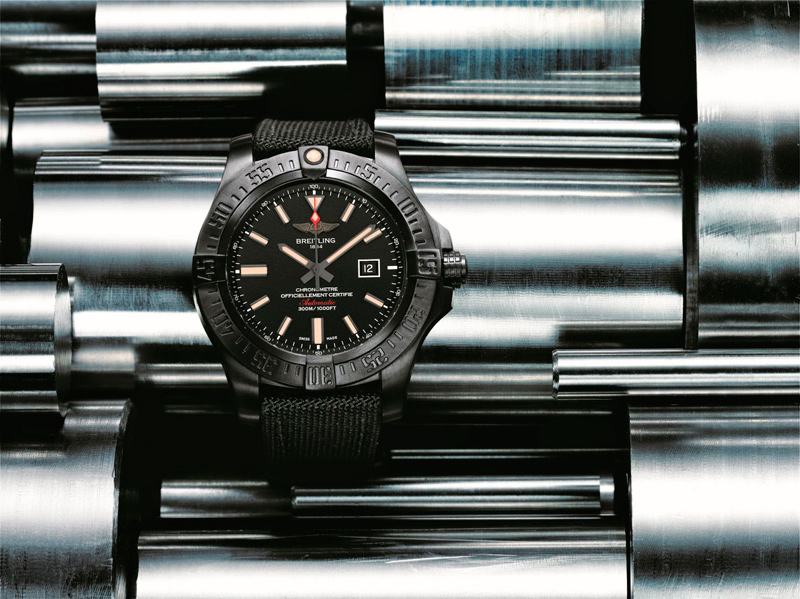 Часы Avenger Blackbird от Breitling
