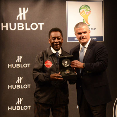 Часы Hublot Big Bang Unico FIFA WC представил «Король футбола» - Пеле. 