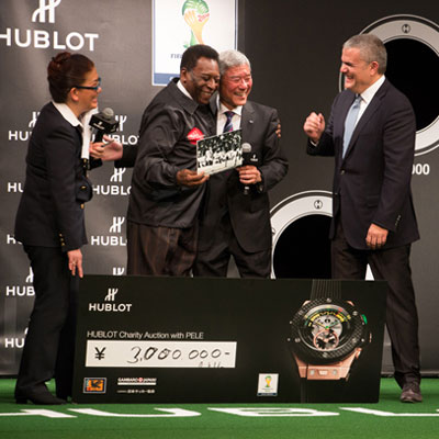 Часы Hublot Big Bang Unico FIFA WC представил «Король футбола» - Пеле. 