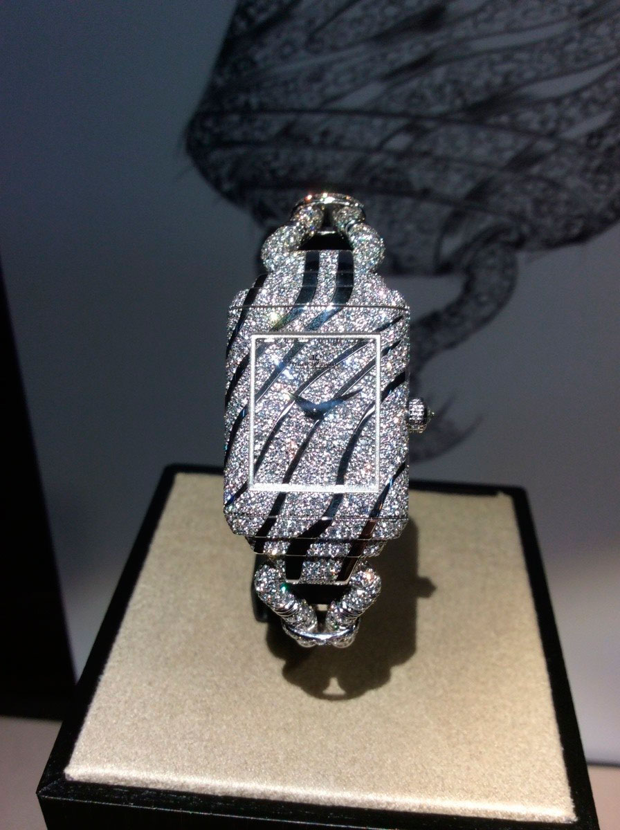 Часы Reverso Cordonnet Neva  от Jaeger-LeCoultre 