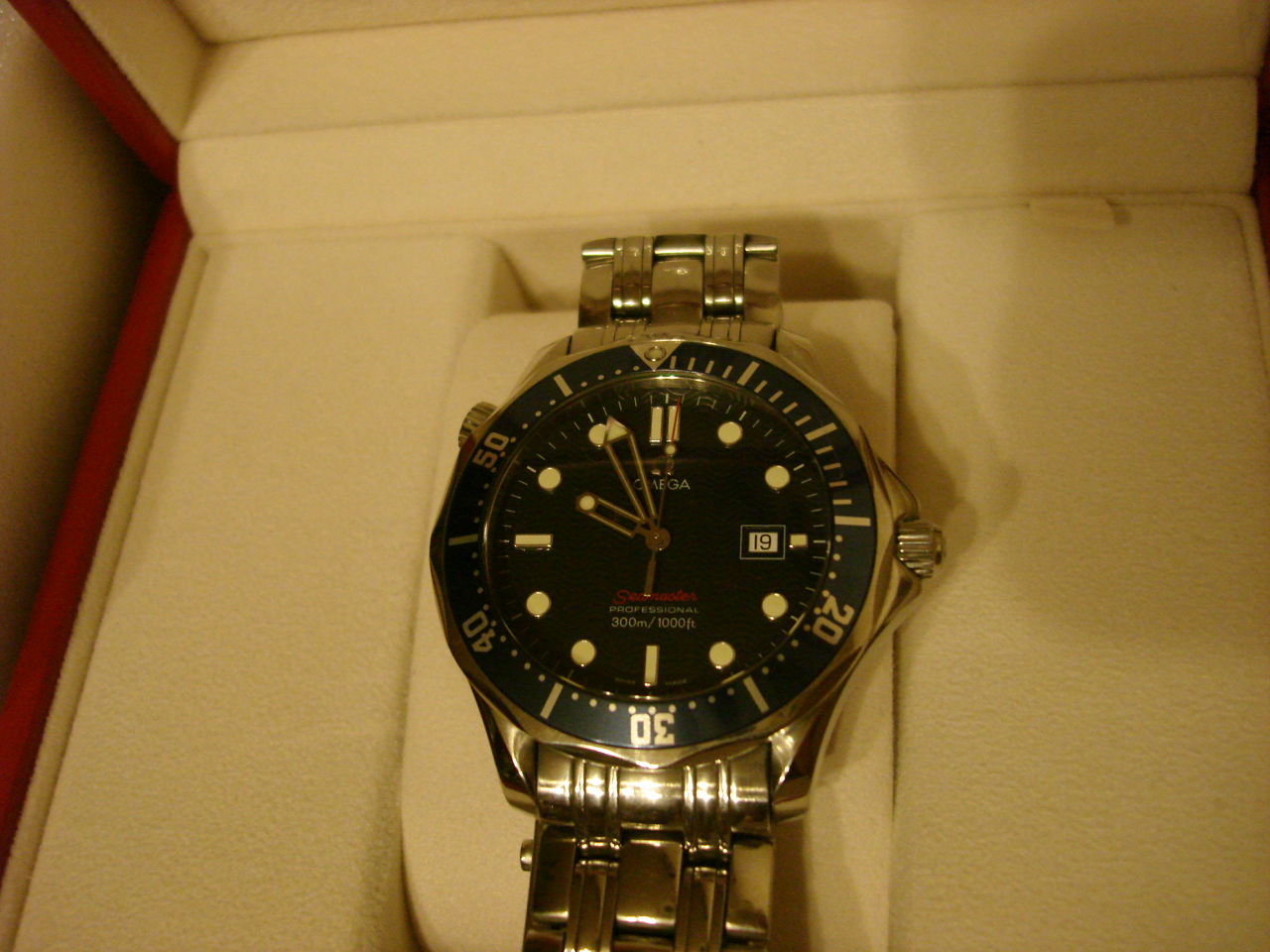 часы Omega Omega Seamaster 300 m Quartz