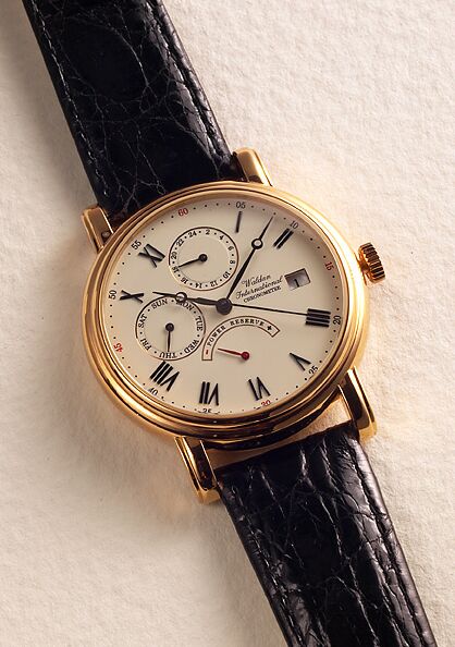  Waldan International Power Reserve Chronometer