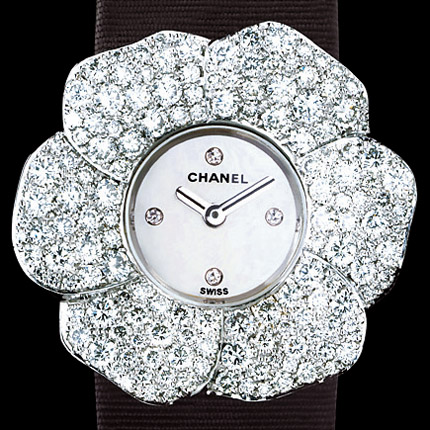  Chanel Or blanc 18 carats / Pétales pavées diam